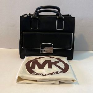 Pebbled Leather Black w/white Contrast Piping Trim Handbag with/Key Michael Kors